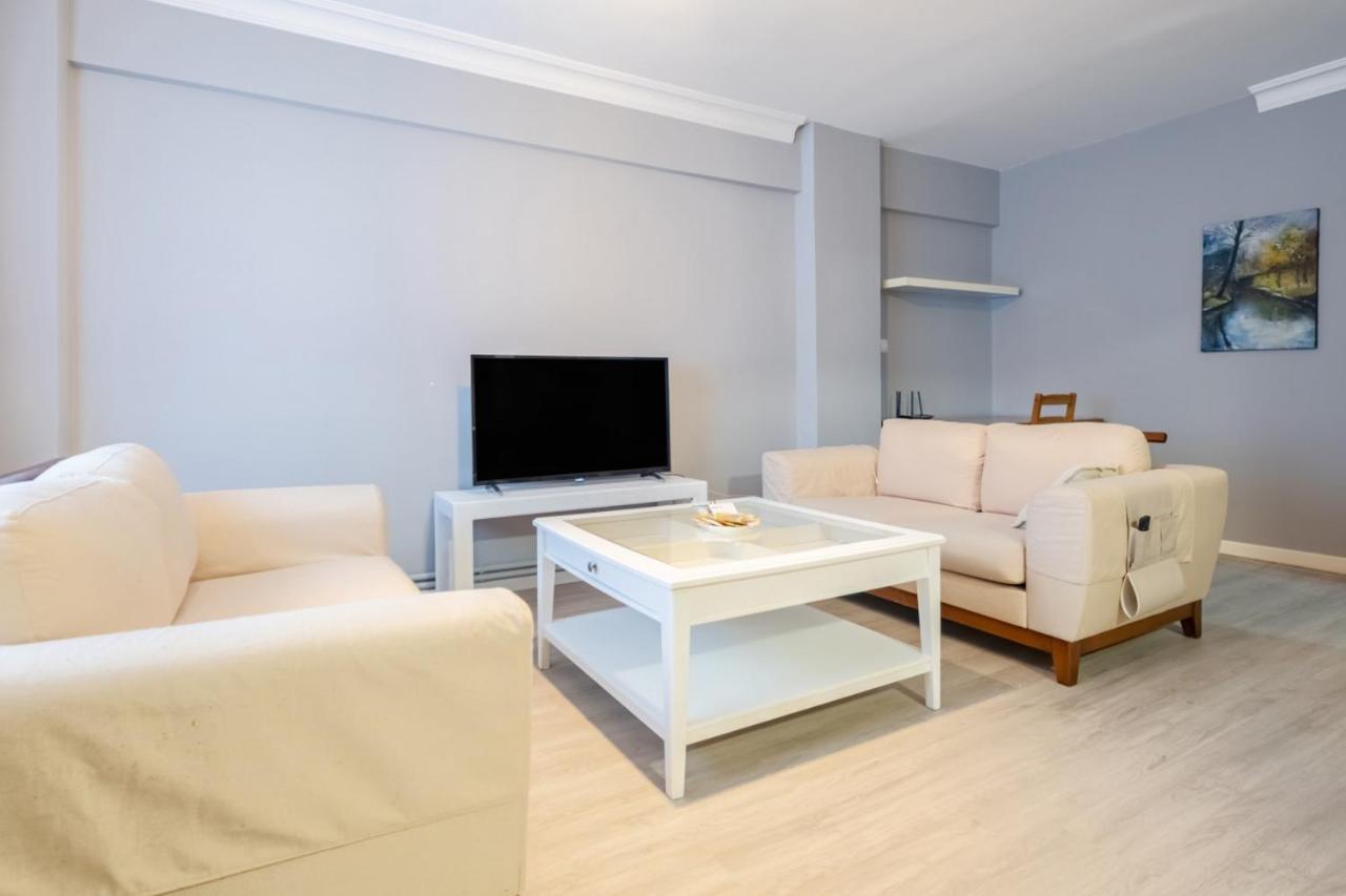 Flat 800 M To Cevahir Mall In Sisli