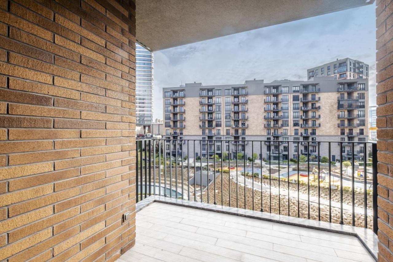 Flat With Balcony In Umraniye Apartment *