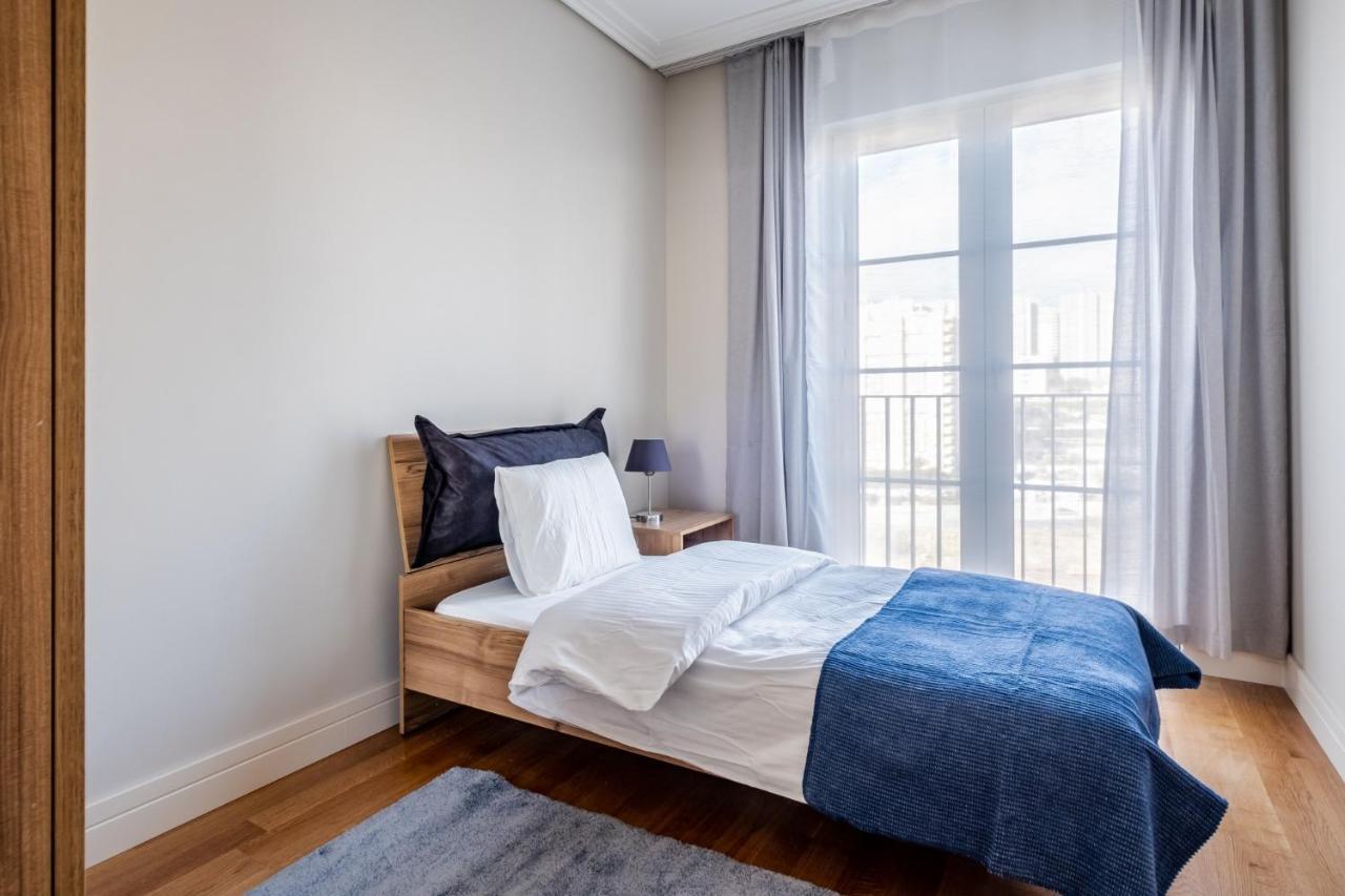 Flat With Balcony In Umraniye *