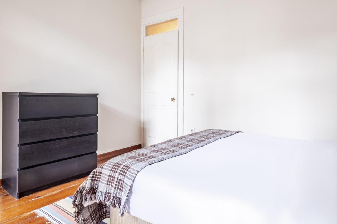 Daire Centrally Located With Balcony In Sisli