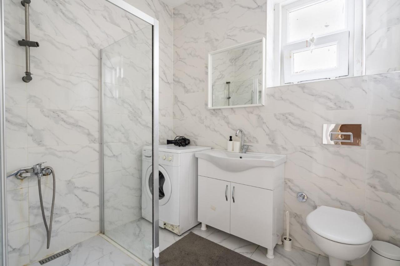 Apartment Specious And Stylish Near Bagdat Street With Excellent Location In Kadikoy Istanbul