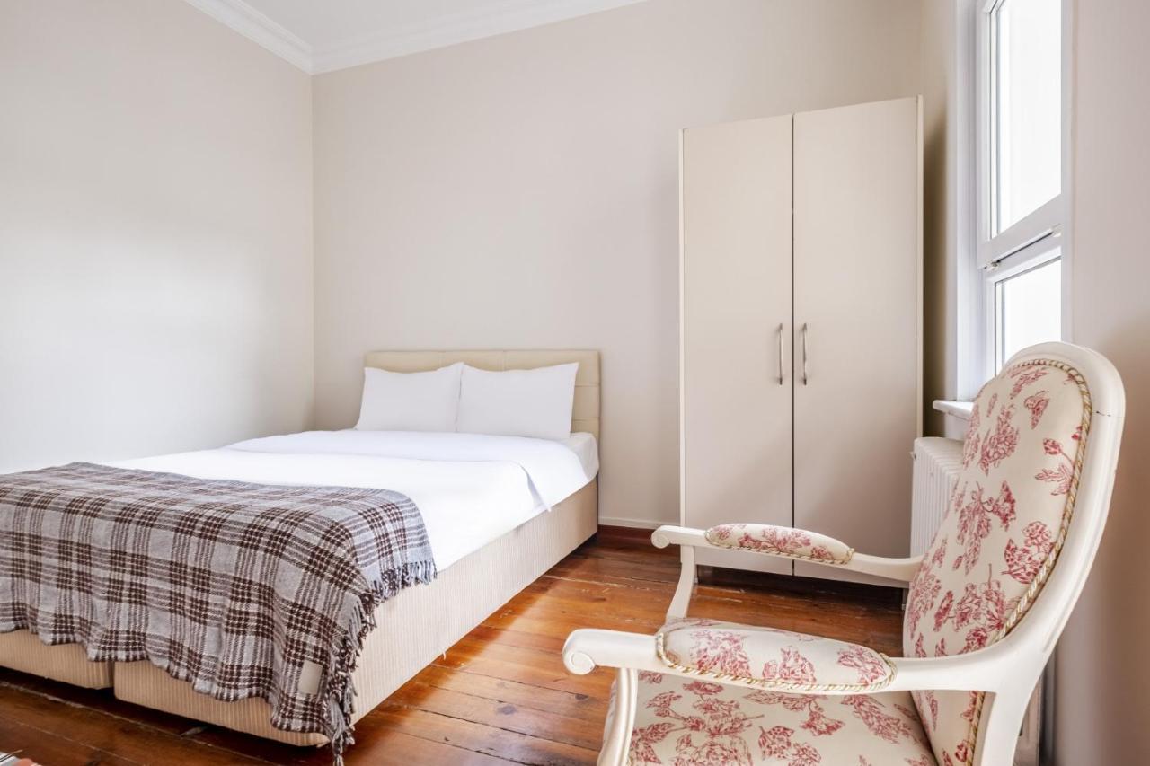 Centrally Located With Balcony In Sisli Daire *