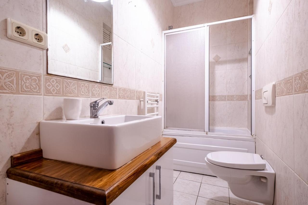 Centrally Located With Balcony In Sisli İstanbul