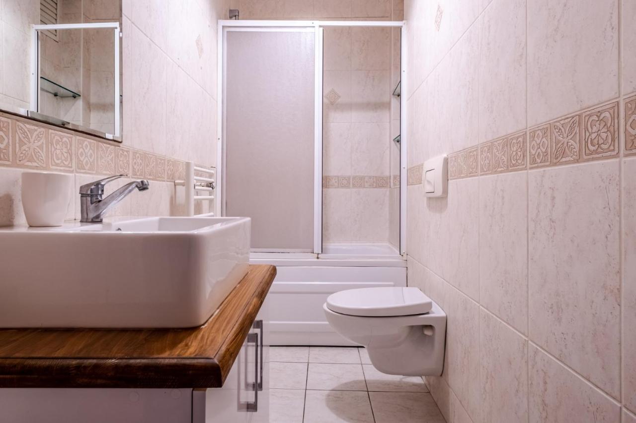 Centrally Located With Balcony In Sisli İstanbul