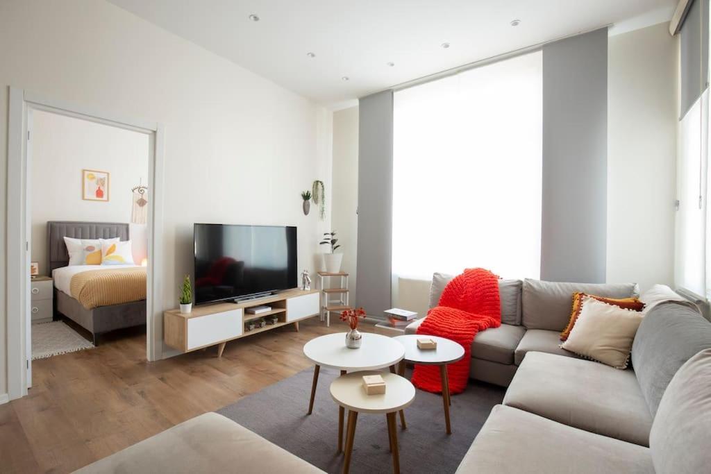 Modern Flat With Location Near Nisantasi Apartment