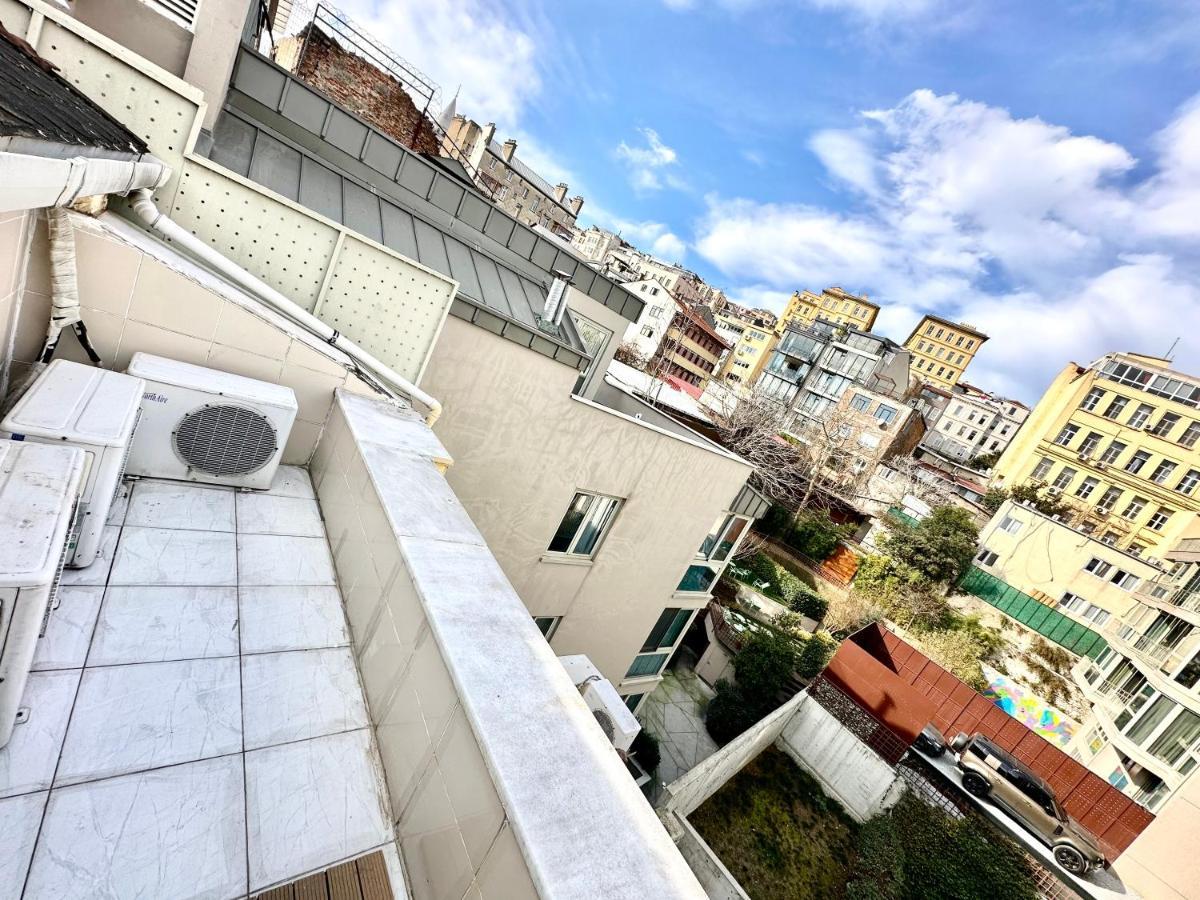 Aram Galata Suites *