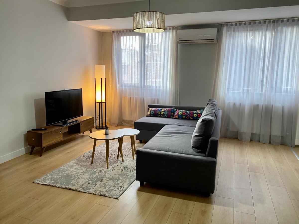Modern , Spacious, Duplex *