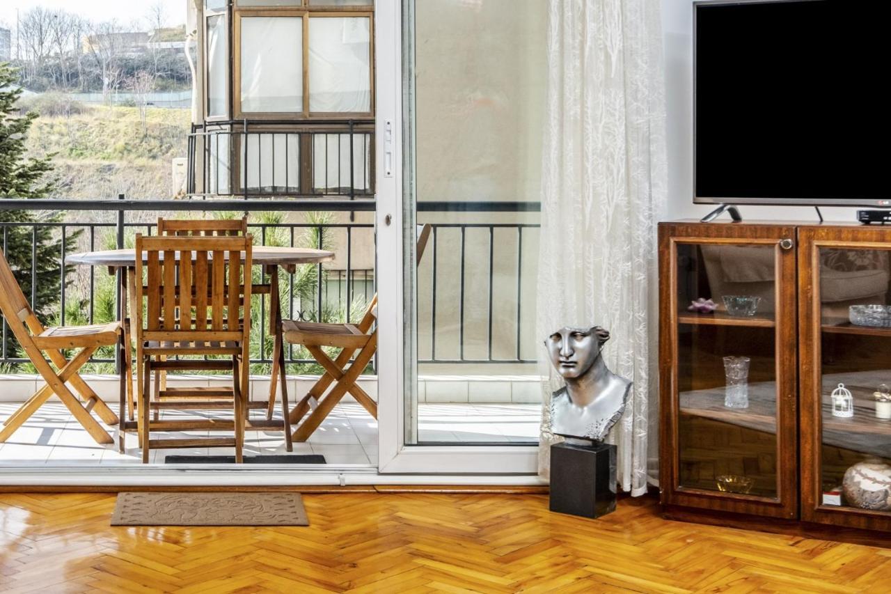 Flat With Balcony Near Zorlu Center