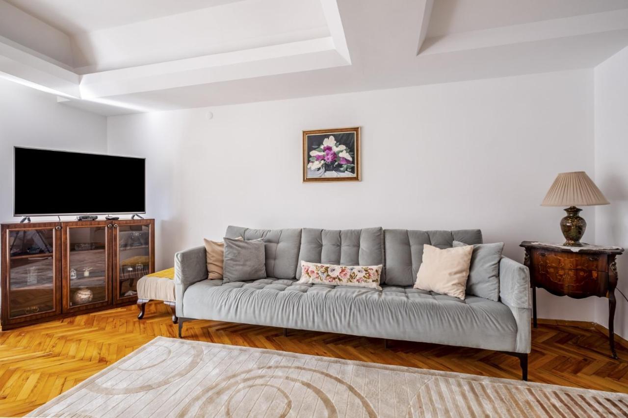 Flat With Balcony Near Zorlu Center Apartment *