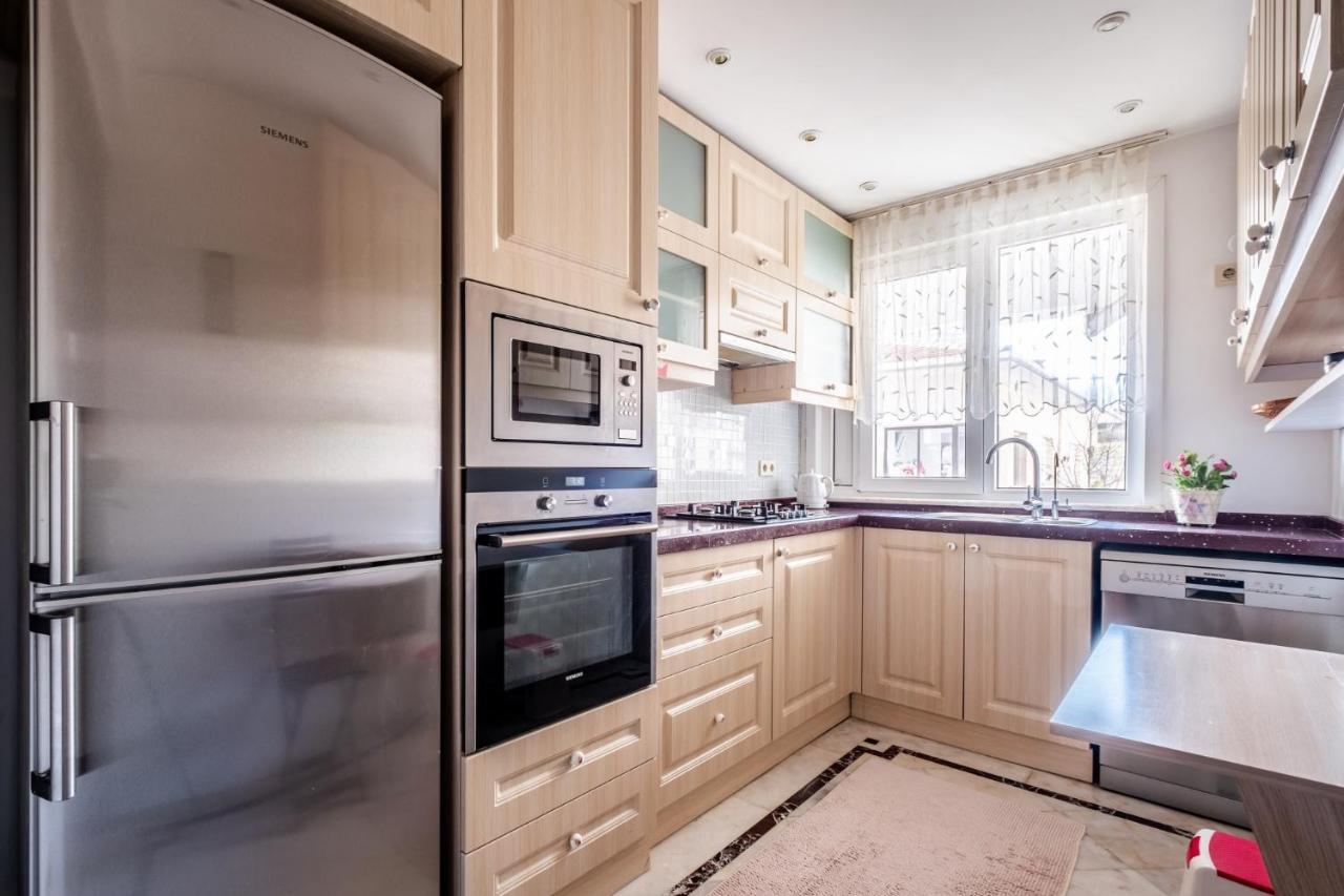Flat With Balcony Near Zorlu Center Istanbul