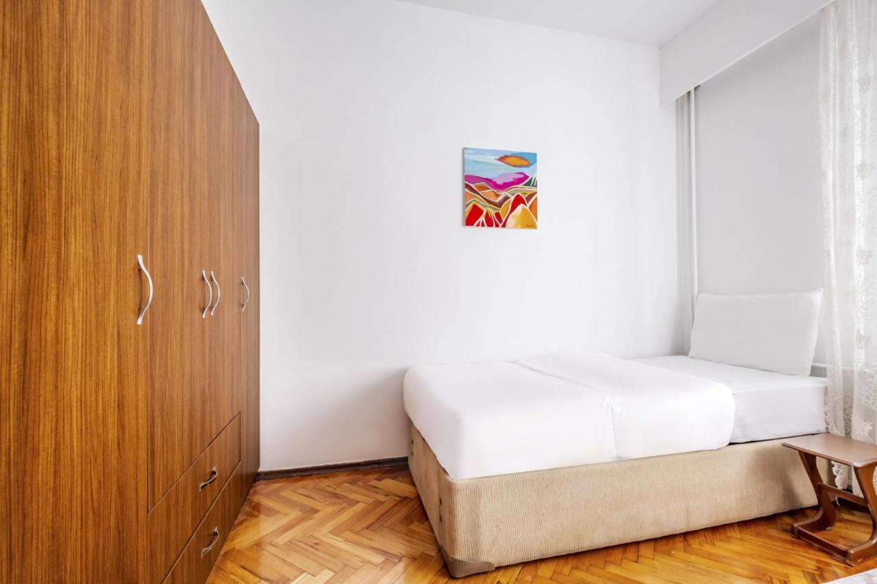 Apartment Flat With Balcony Near Zorlu Center Istanbul