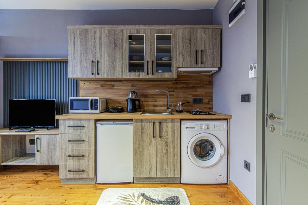 Sleek Studio Flat Close To Kennedy Avenue In Fatih