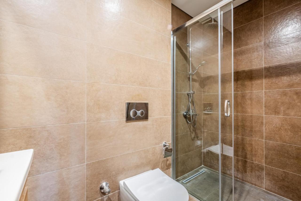 Flat With Balcony In Umraniye