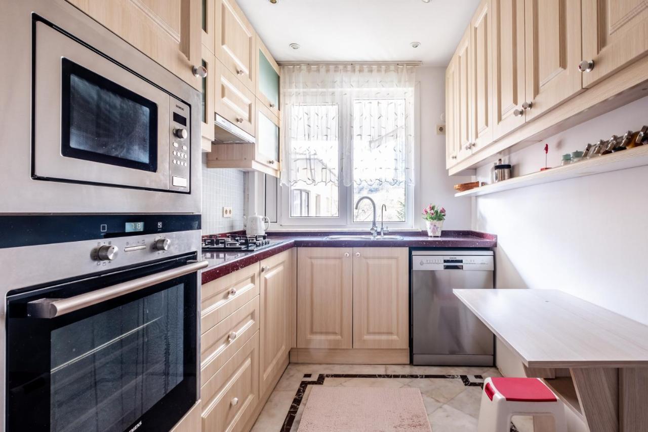 Apartment Flat With Balcony Near Zorlu Center Istanbul