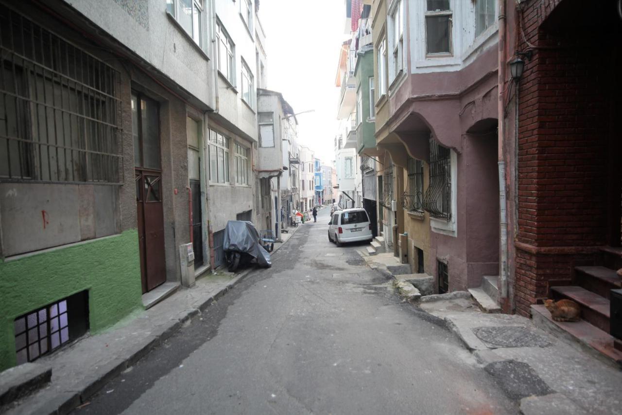 Private In Heart Of Taksim Square 1 *