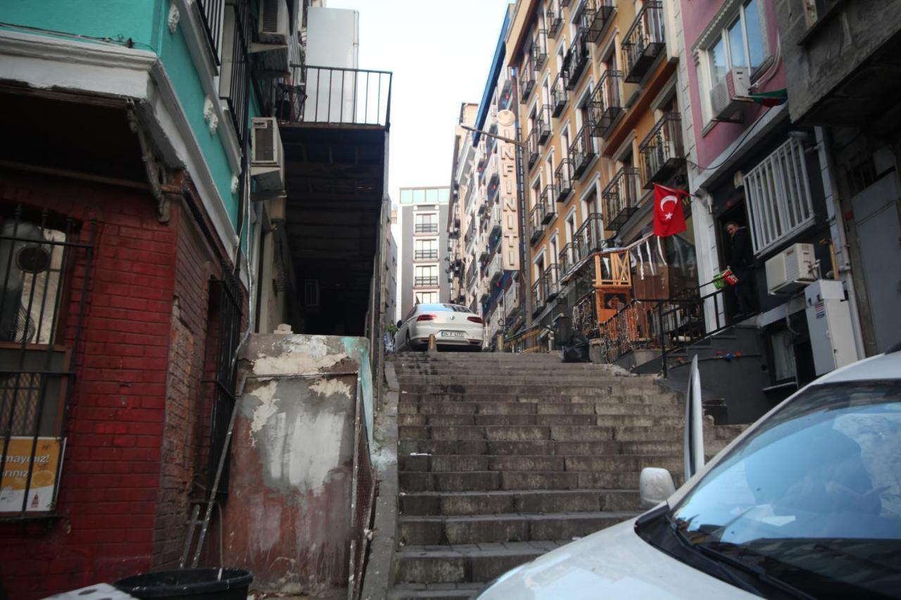 Private In Heart Of Taksim Square 1