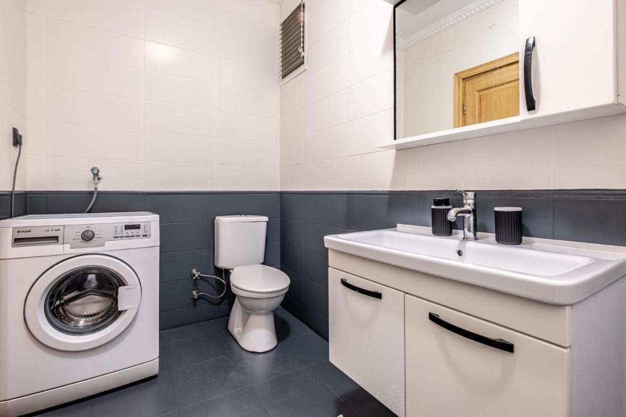 Flat Near Shopping Malls In Kagithane *