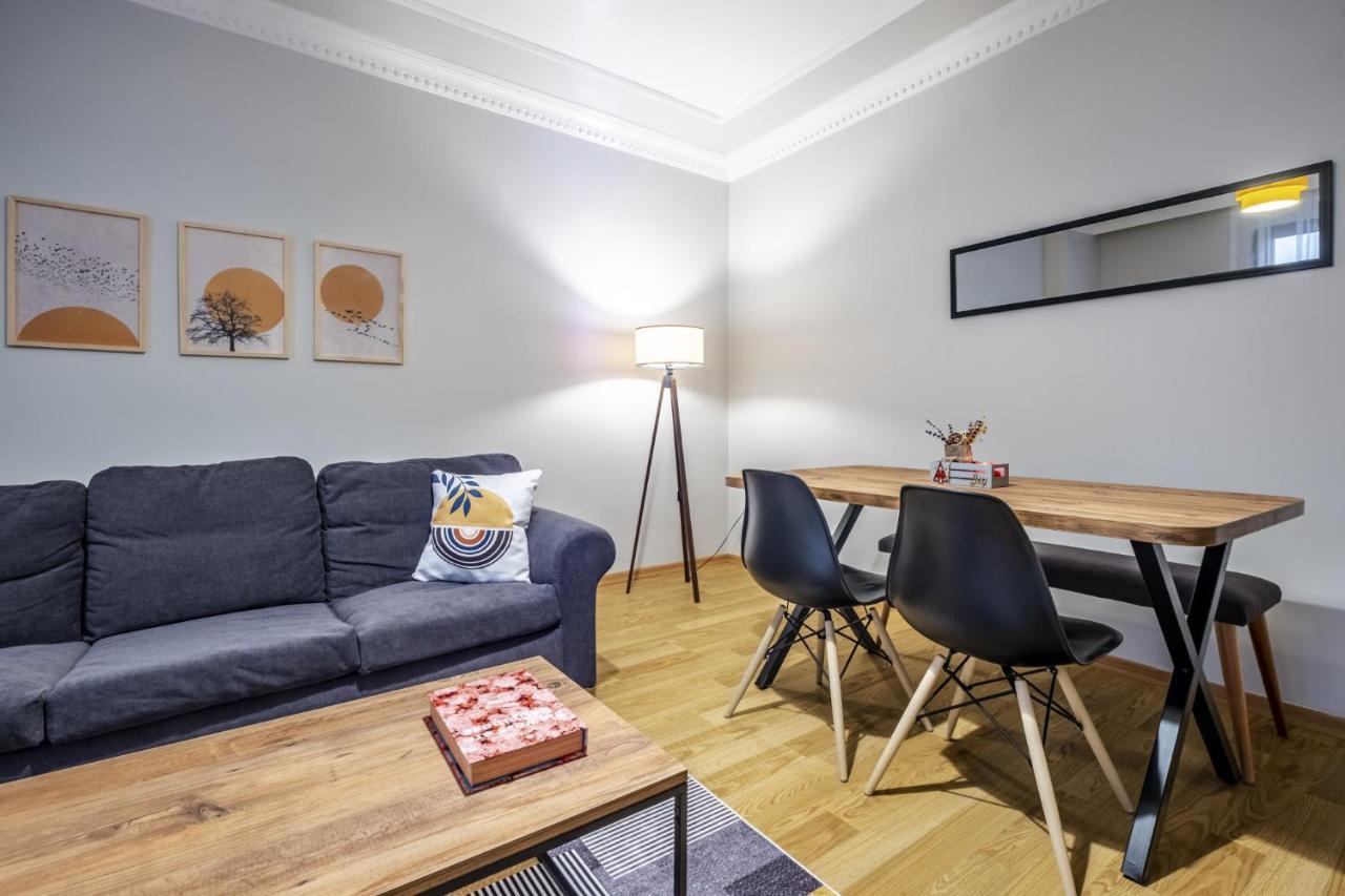 Flat Near Shopping Malls In Kagithane *