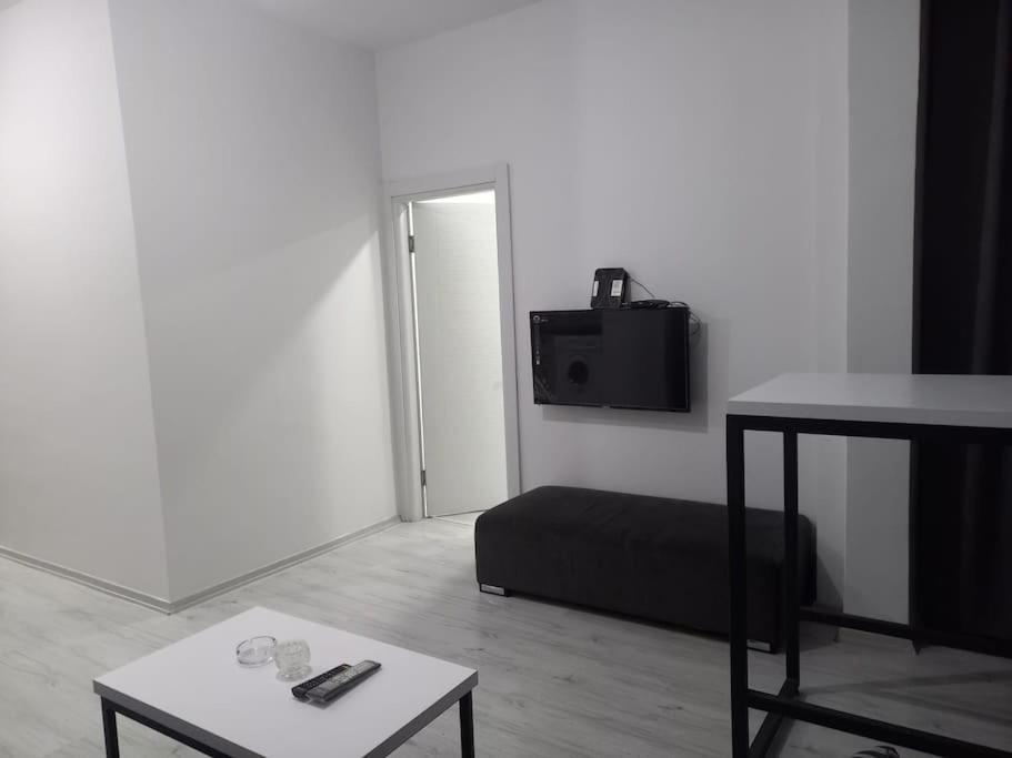 *новая квартира 1+1 Mecidiyekoy Apartment *