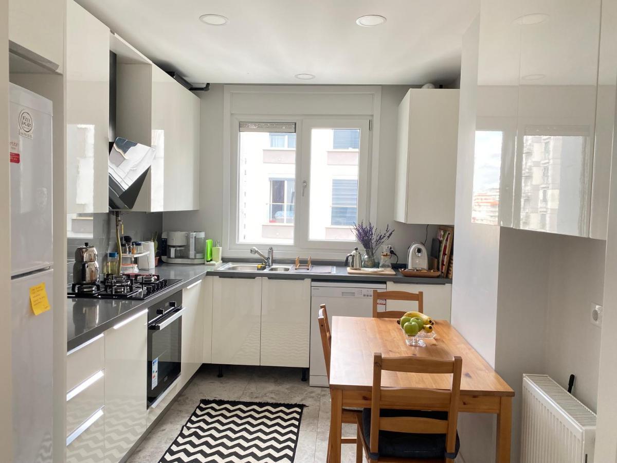 New Building Lovely Modern Apt With 90mbs Fiber Internet 5min Walking To Bagdat Street Istanbul