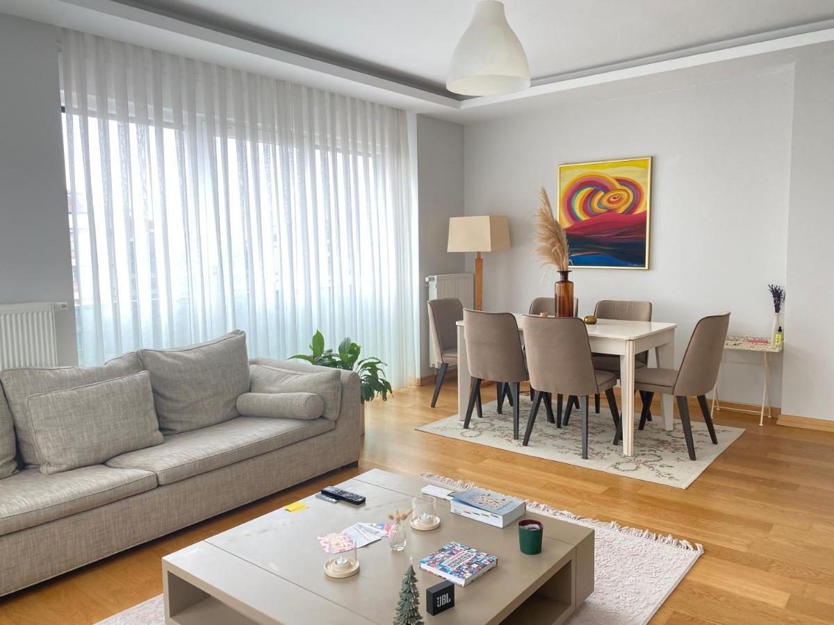 New Building Lovely Modern Apt With 90mbs Fiber Internet 5min Walking To Bagdat Street *