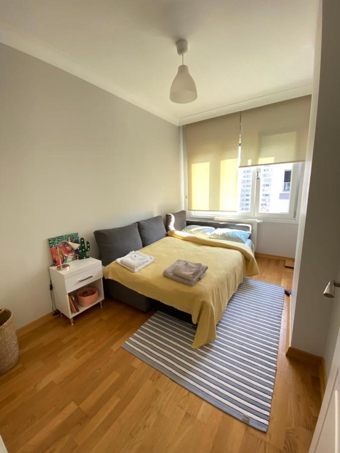 New Building Lovely Modern Apt With 90mbs Fiber Internet 5min Walking To Bagdat Street *