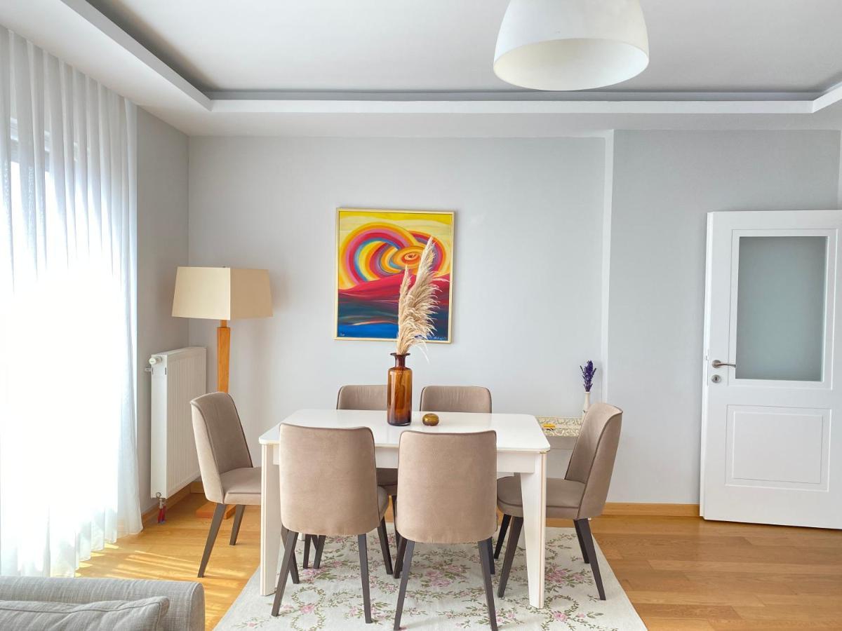 New Building Lovely Modern Apt With 90mbs Fiber Internet 5min Walking To Bagdat Street Apartment