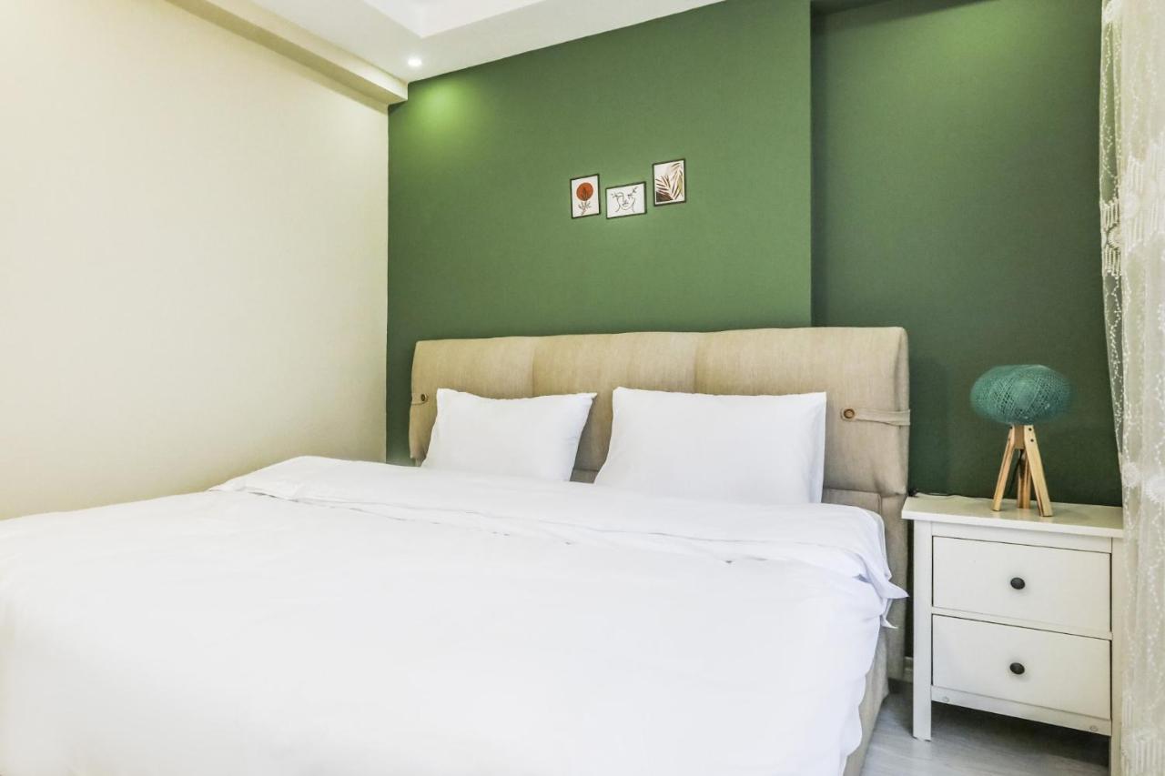 Flat Close To Shopping Malls In Kagithane Apartment