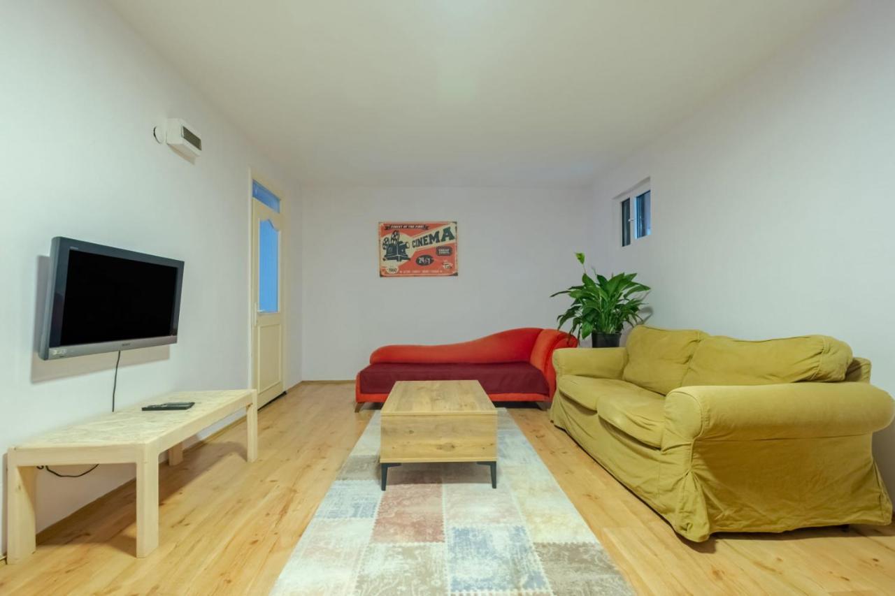 Flat 800 M To Metro Station In Sisli Apartment *