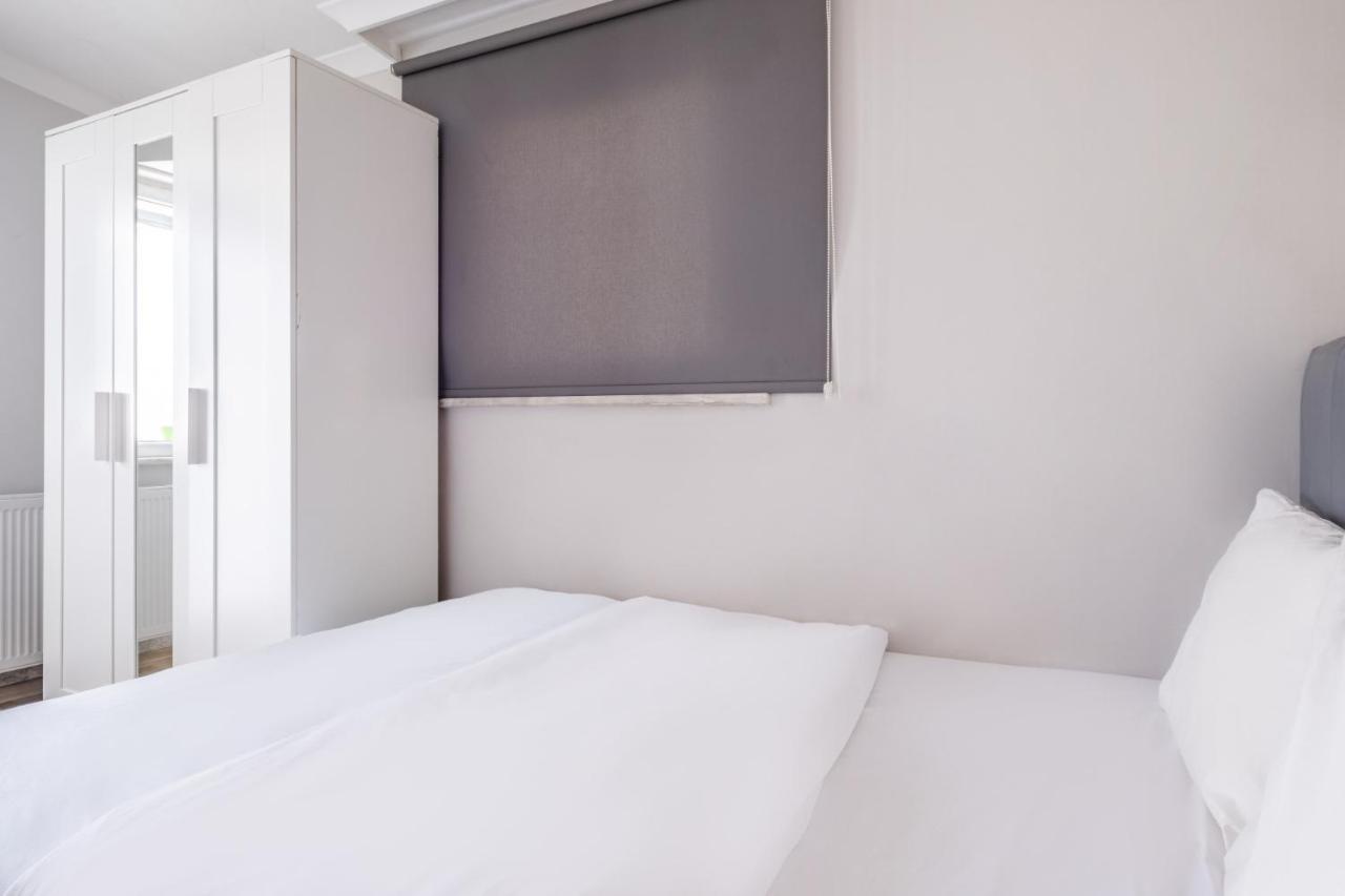 Fully Furnished Flat With Terrace In Atasehir Apartment *