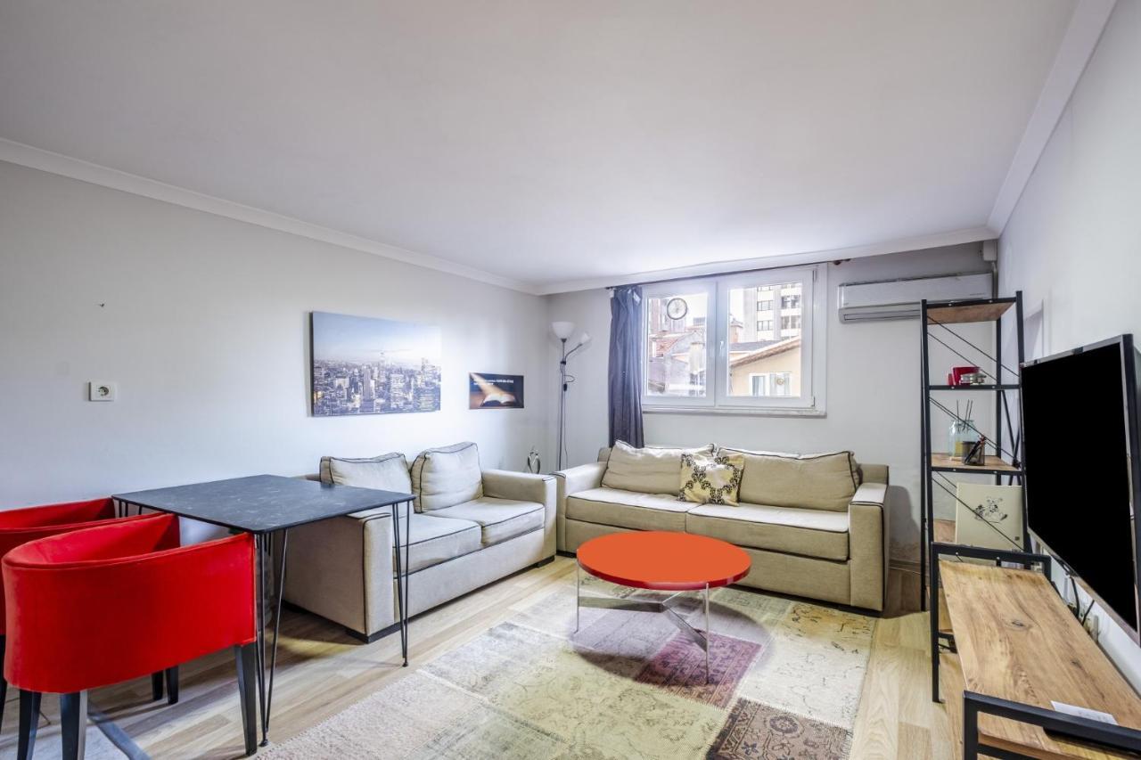 Apartment Fully Furnished Flat With Terrace In Atasehir