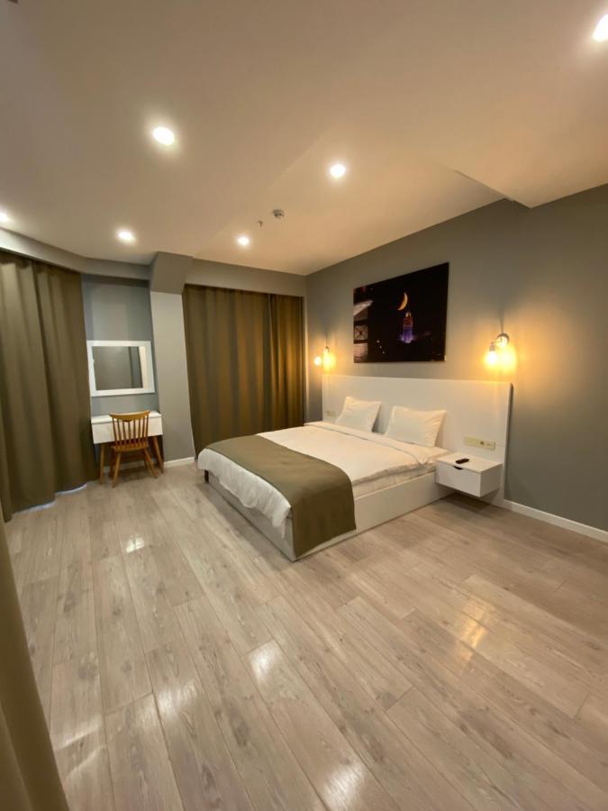 Li Pera Istanbul