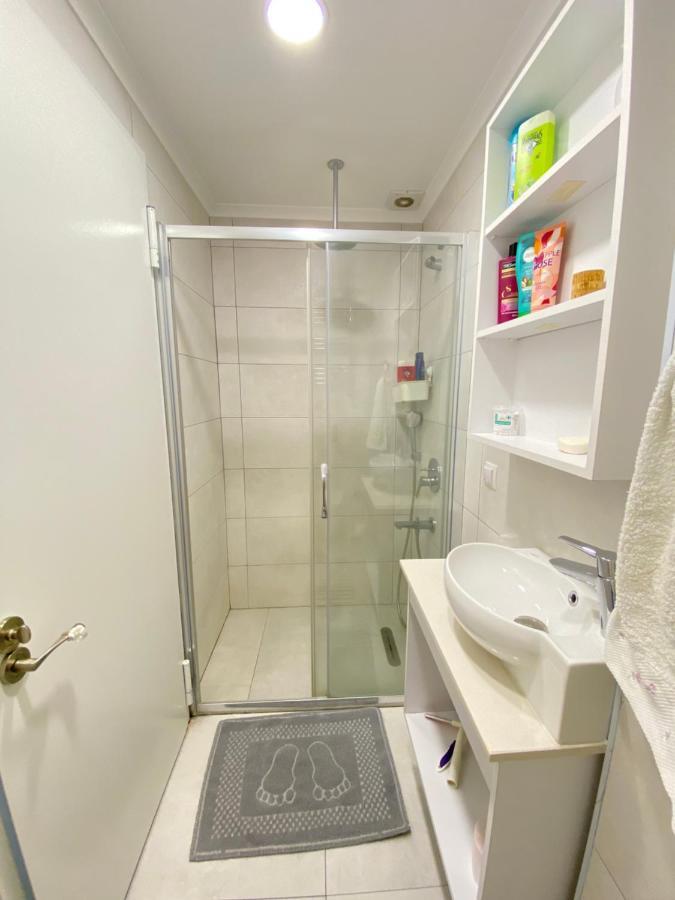 New Building Lovely Modern Apt With 90mbs Fiber Internet 5min Walking To Bagdat Street Apartment