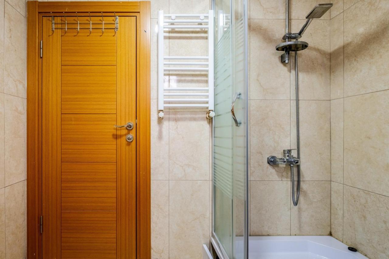 Apartment Fully Furnished Flat With Terrace In Atasehir *