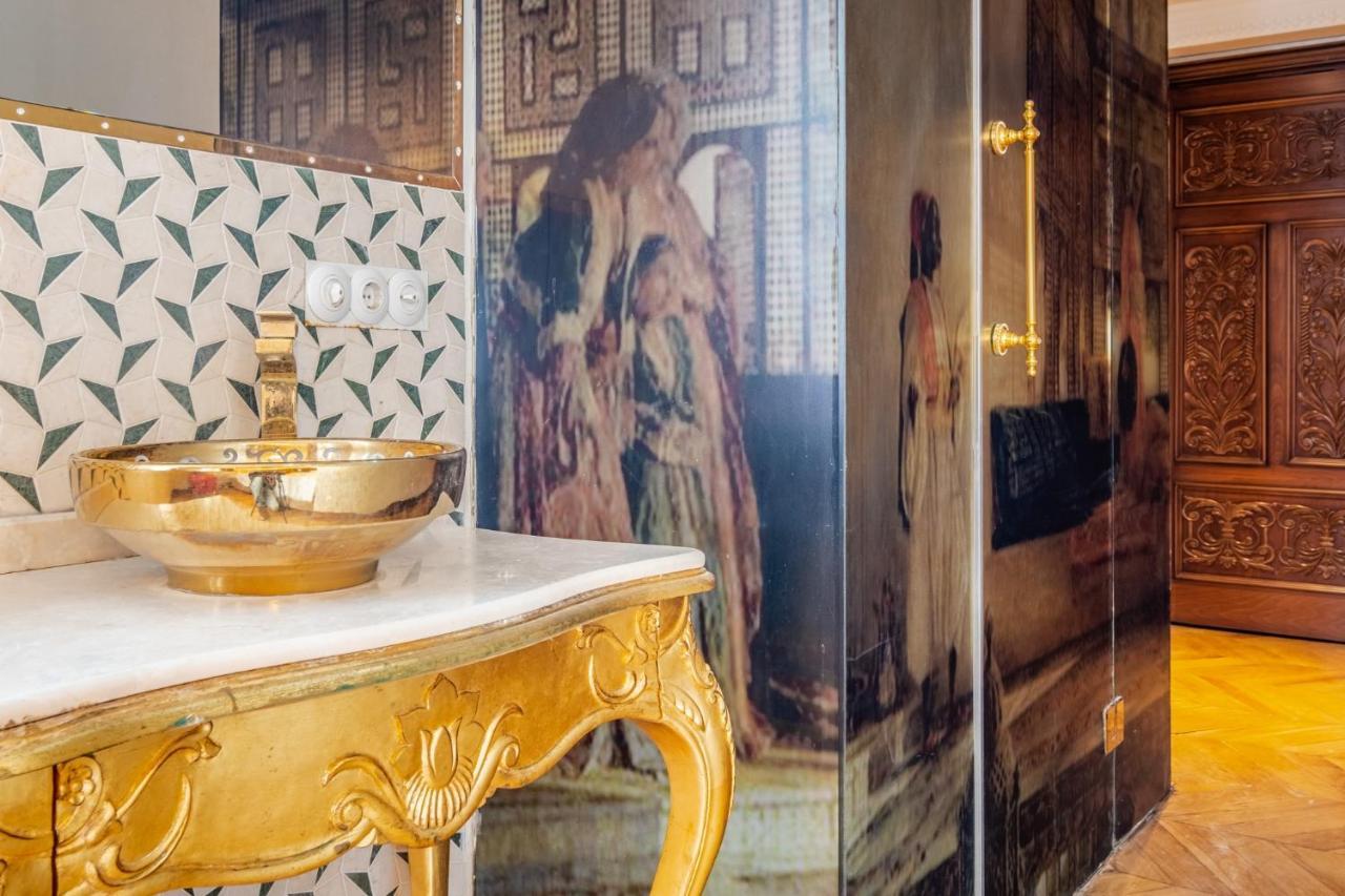Glamorous Authentic In Ueskuedar Apartment