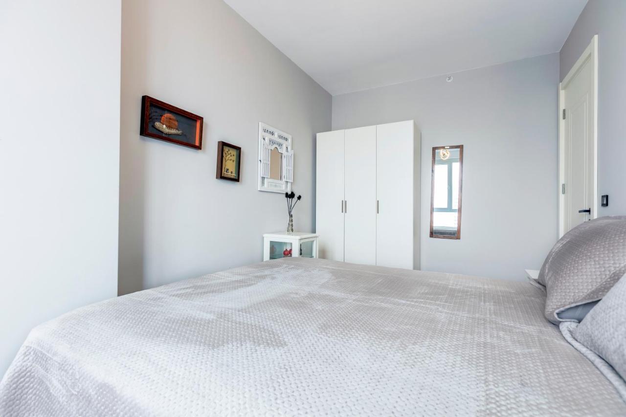 Outlet Karsisinda Harika Bir Daire Tn3 * Istanbul