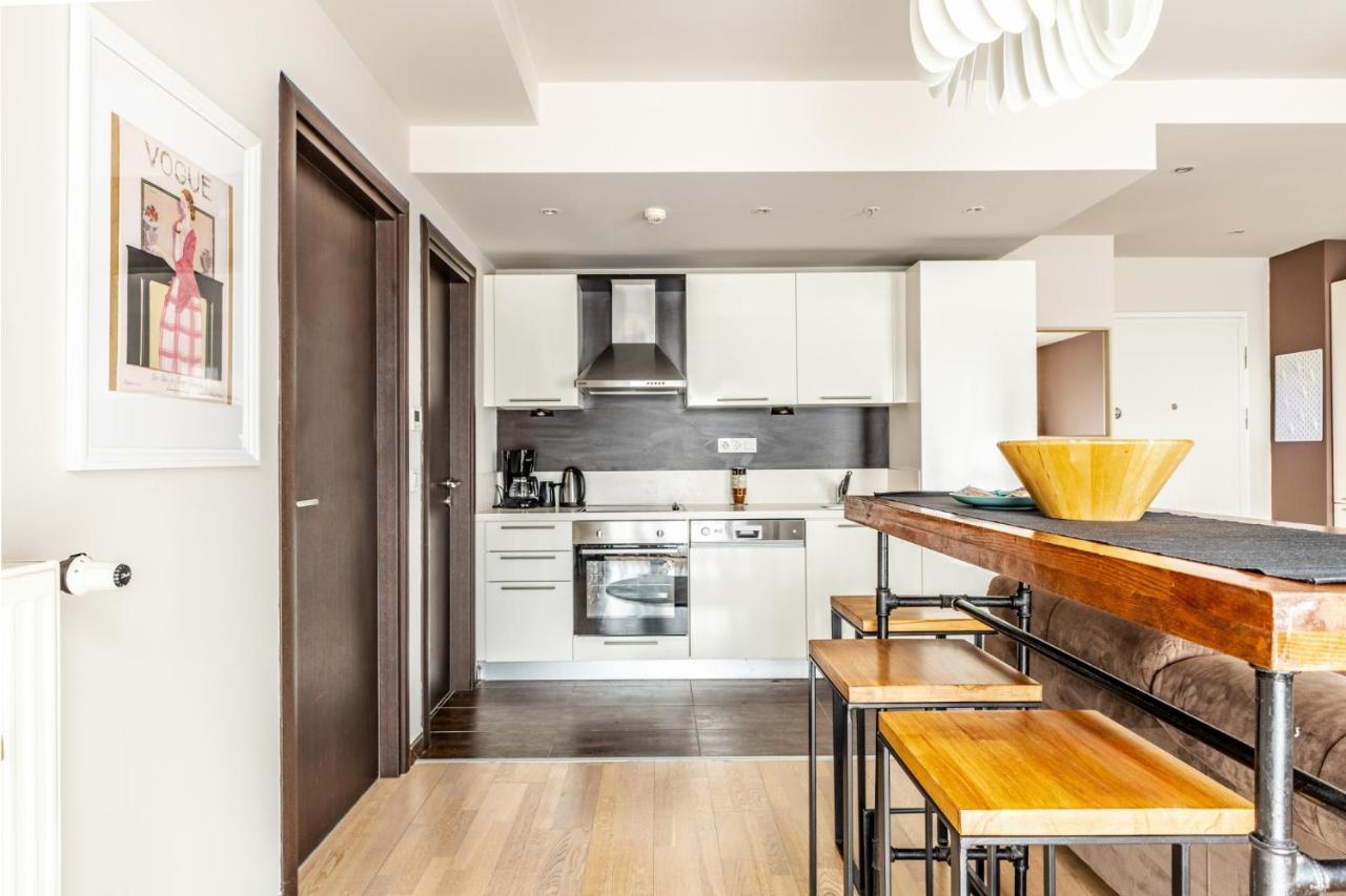 Chic Flat With Location In Sisli