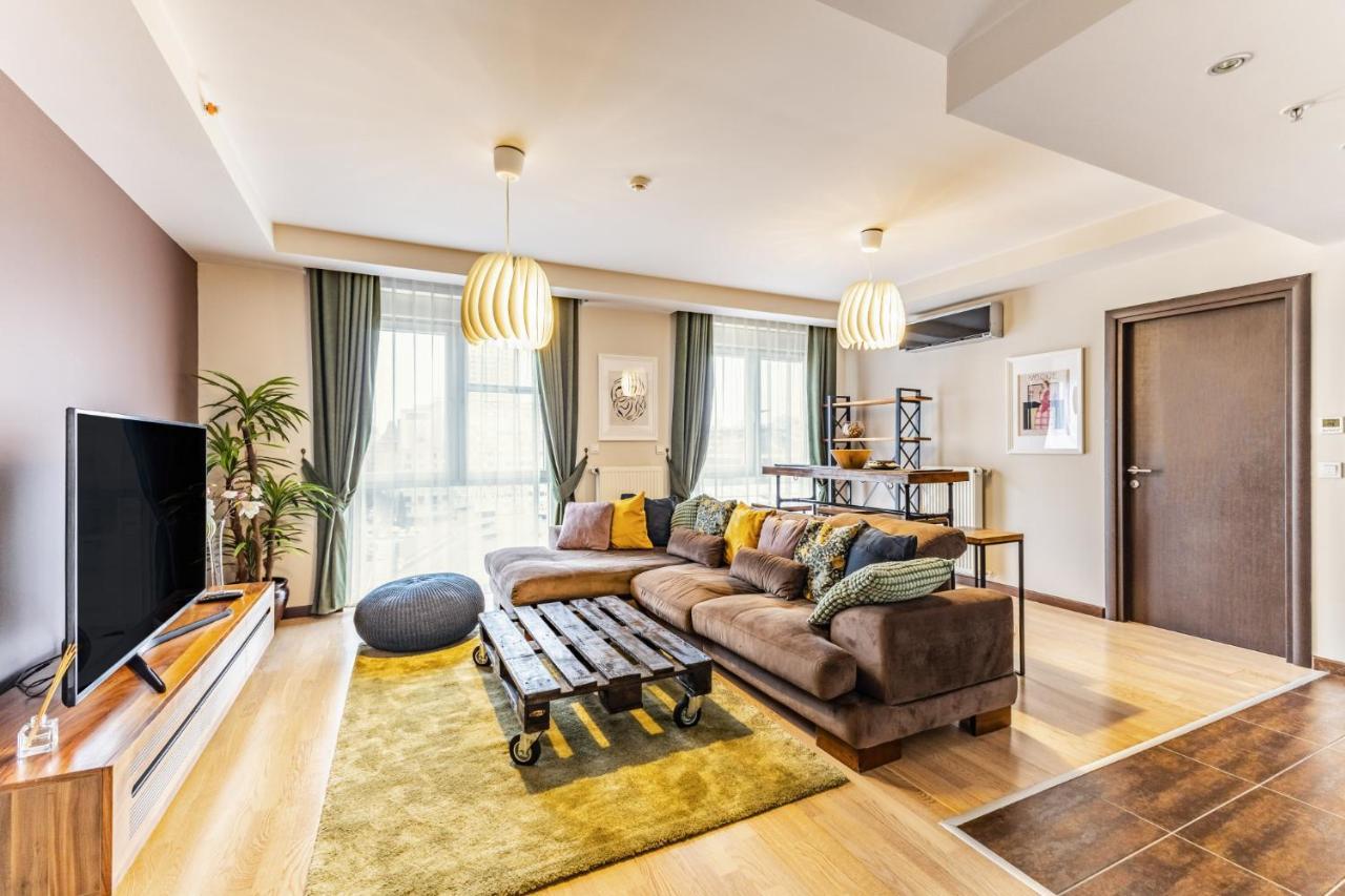 Chic Flat With Location In Sisli *