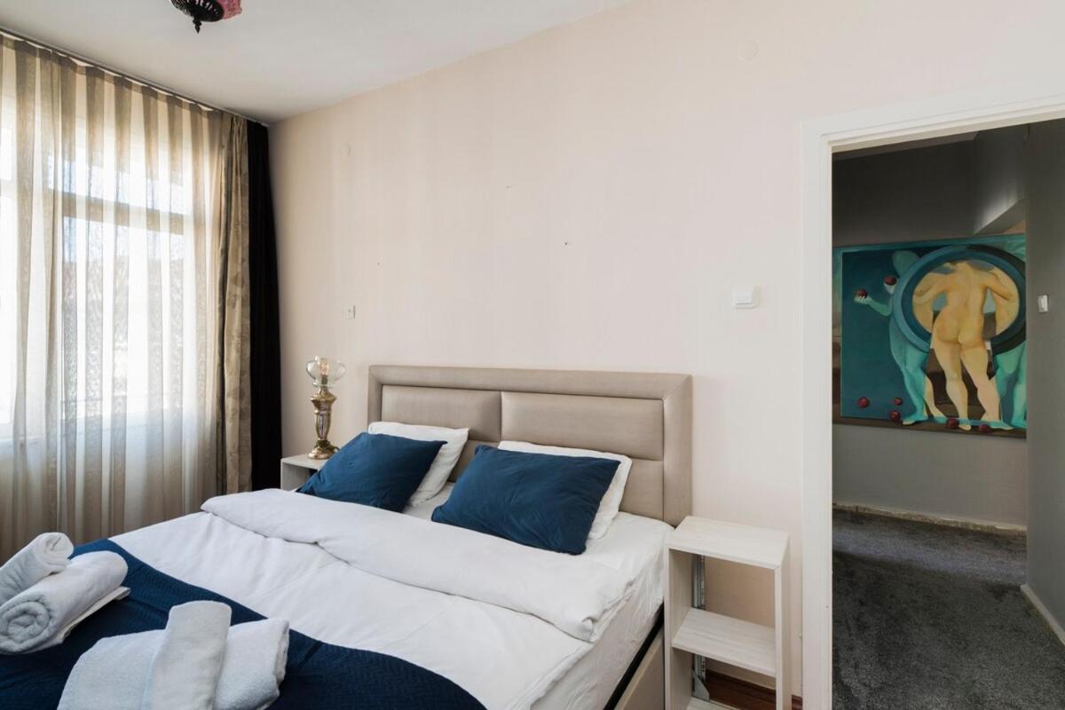 Feel The Spirit Of In A Homey Atmosphere