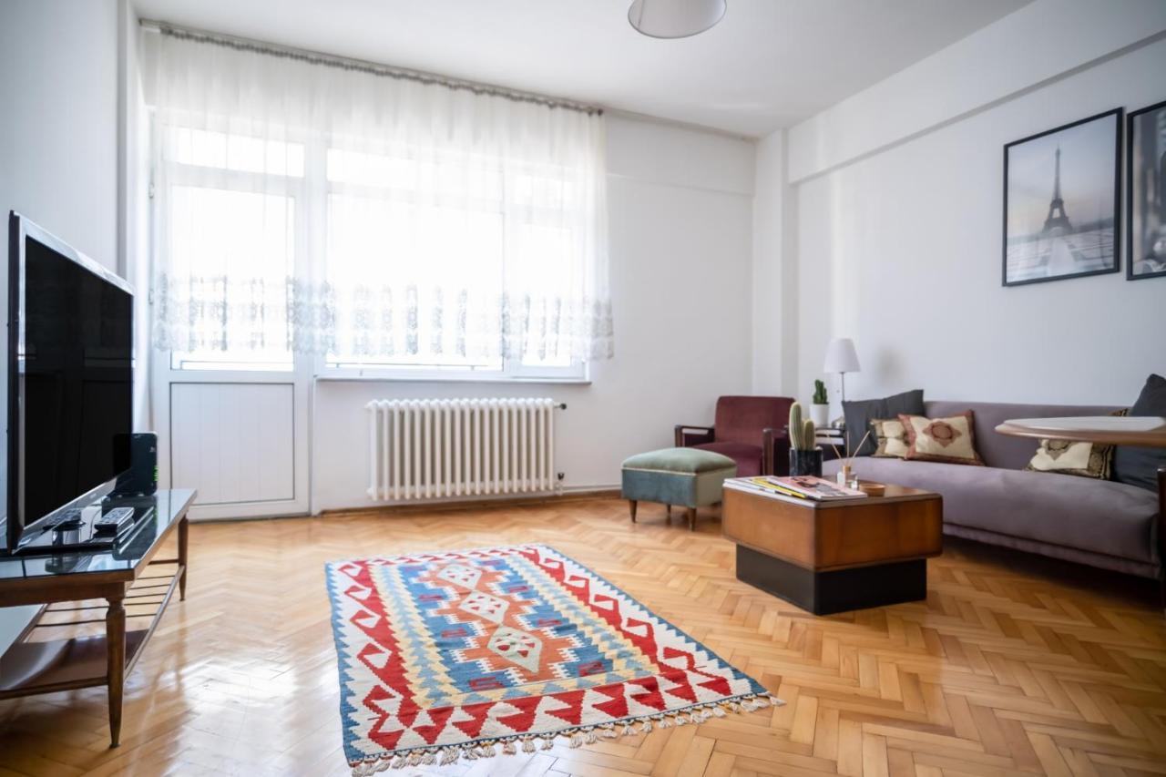 Apartment Spacious Flat With Location In Beyoglu *