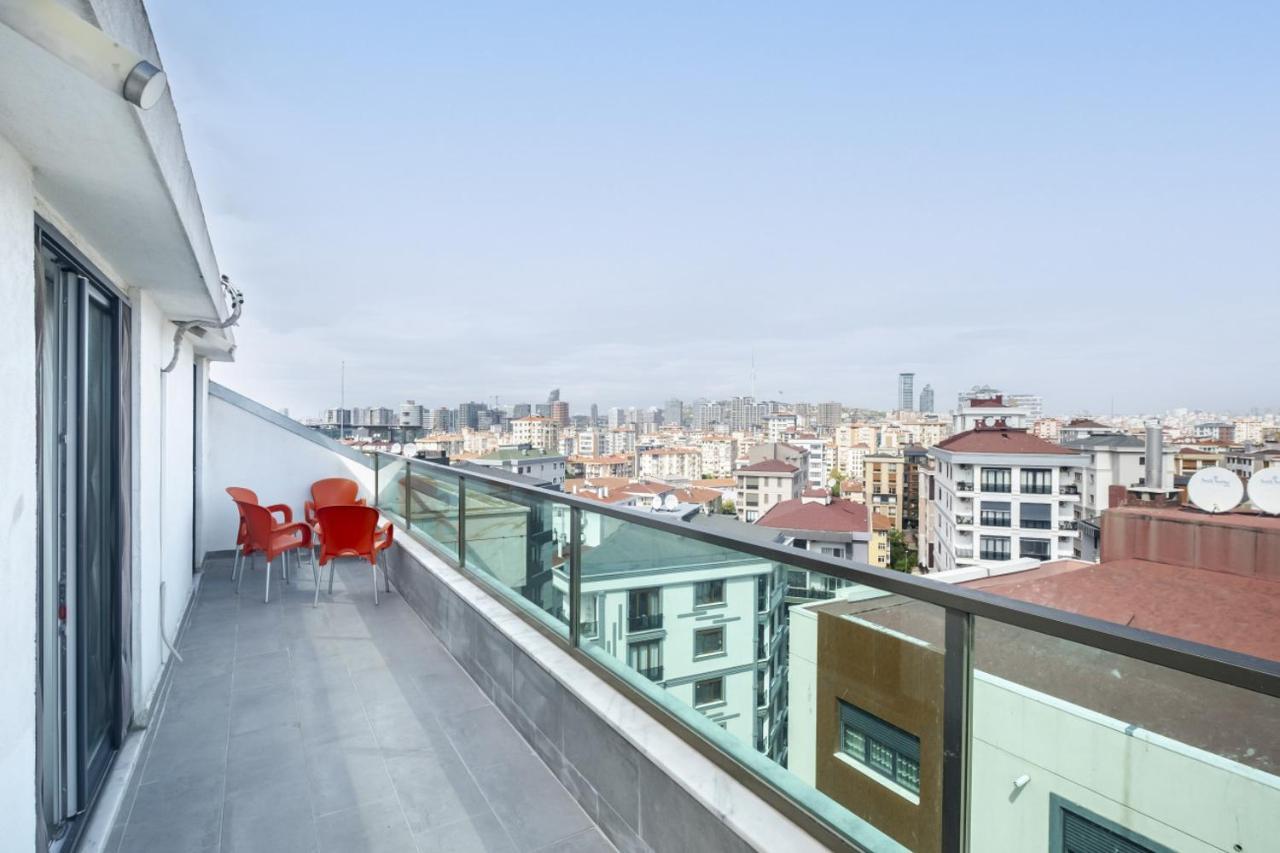 Chic Flat Near Public Transportation In Goztepe Istanbul