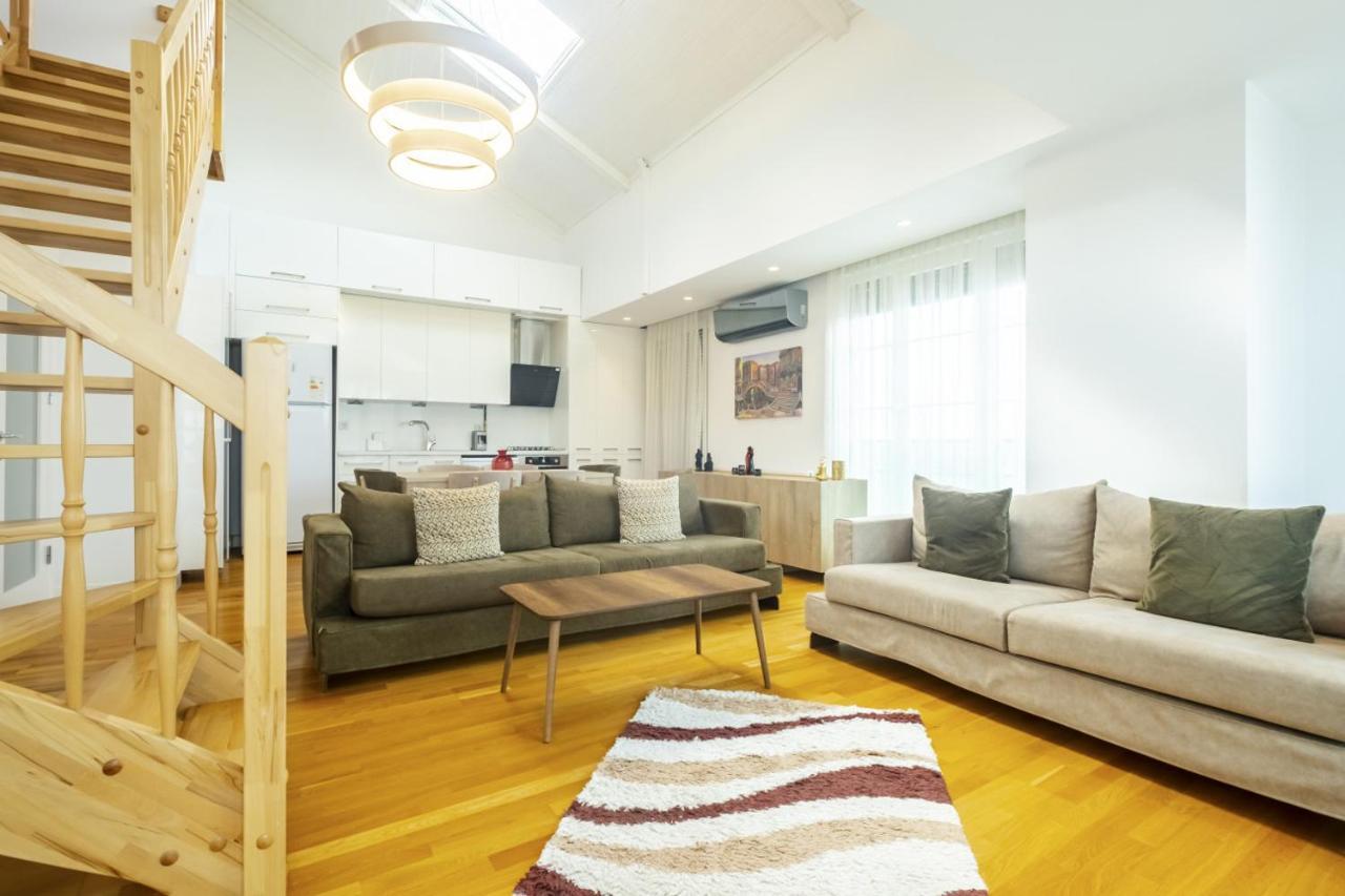 Chic Flat Near Public Transportation In Goztepe