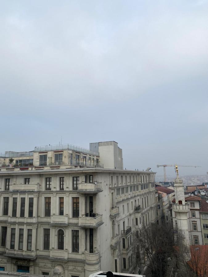 Li Pera Istanbul