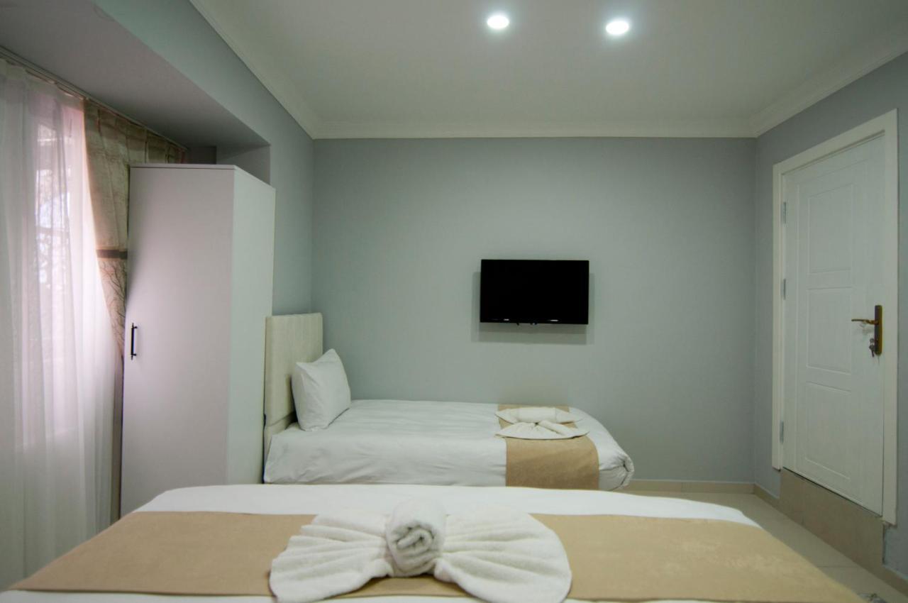 Palace 3*