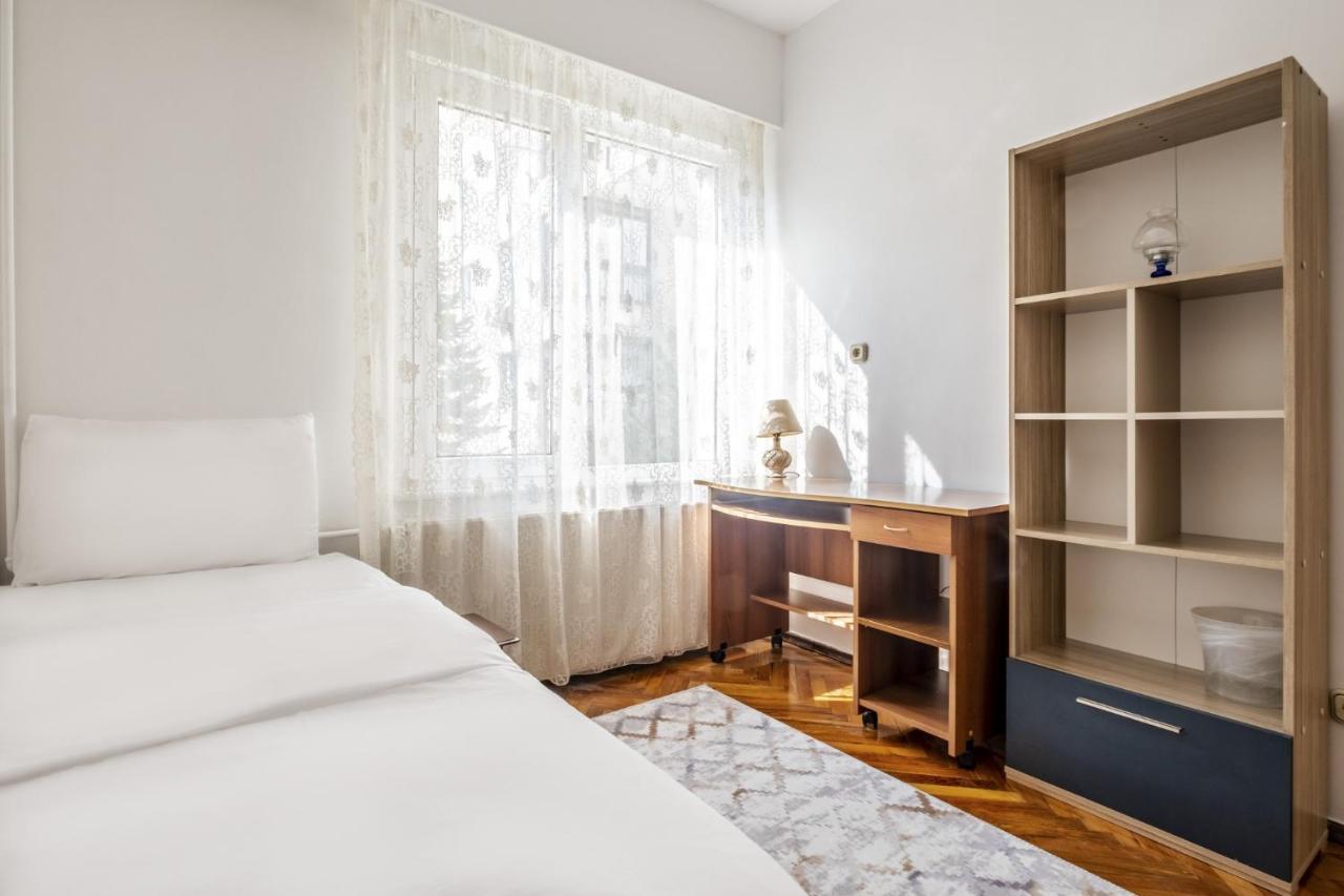 Flat With Balcony Near Zorlu Center Apartment *