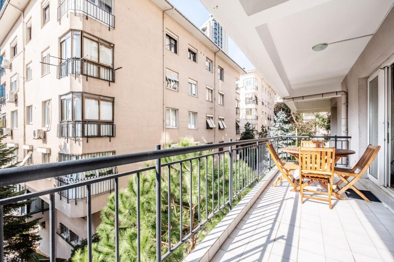 Flat With Balcony Near Zorlu Center Apartment *