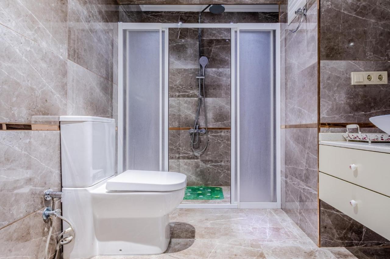 Flat With Balcony Near Zorlu Center