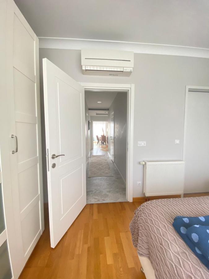 New Building Lovely Modern Apt With 90mbs Fiber Internet 5min Walking To Bagdat Street *