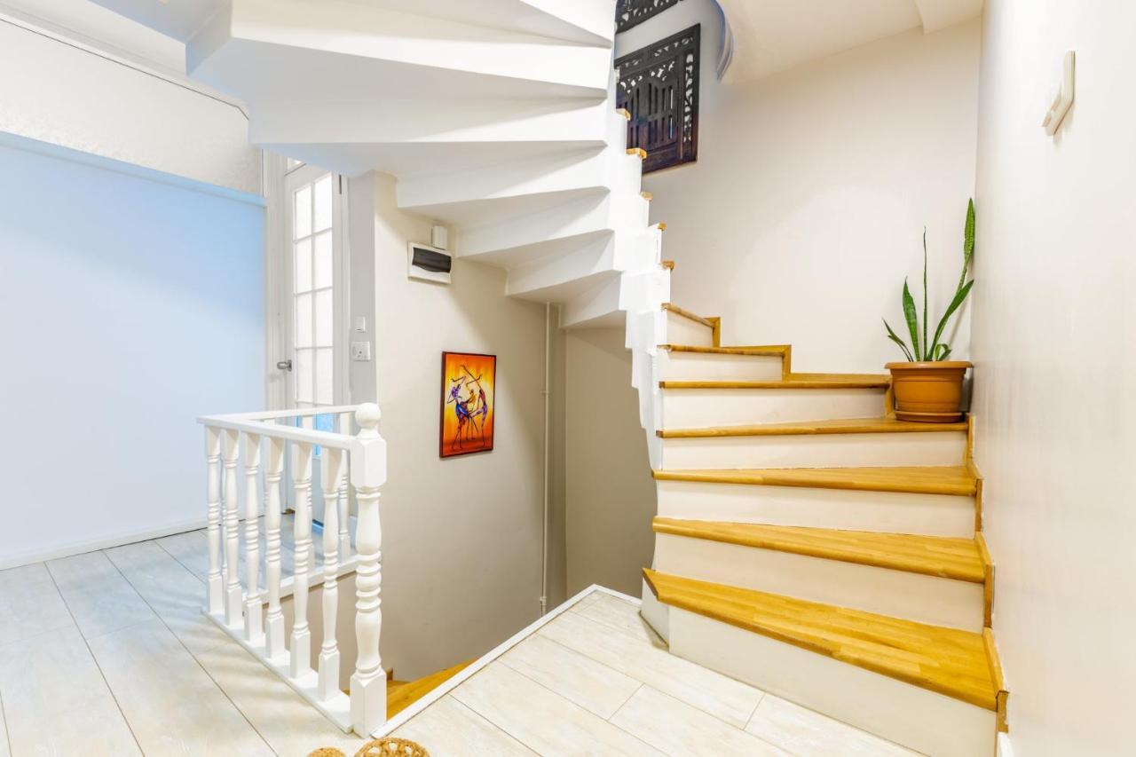 Enchanting Mystical Ambiance Near Nisantasi * Istambul
