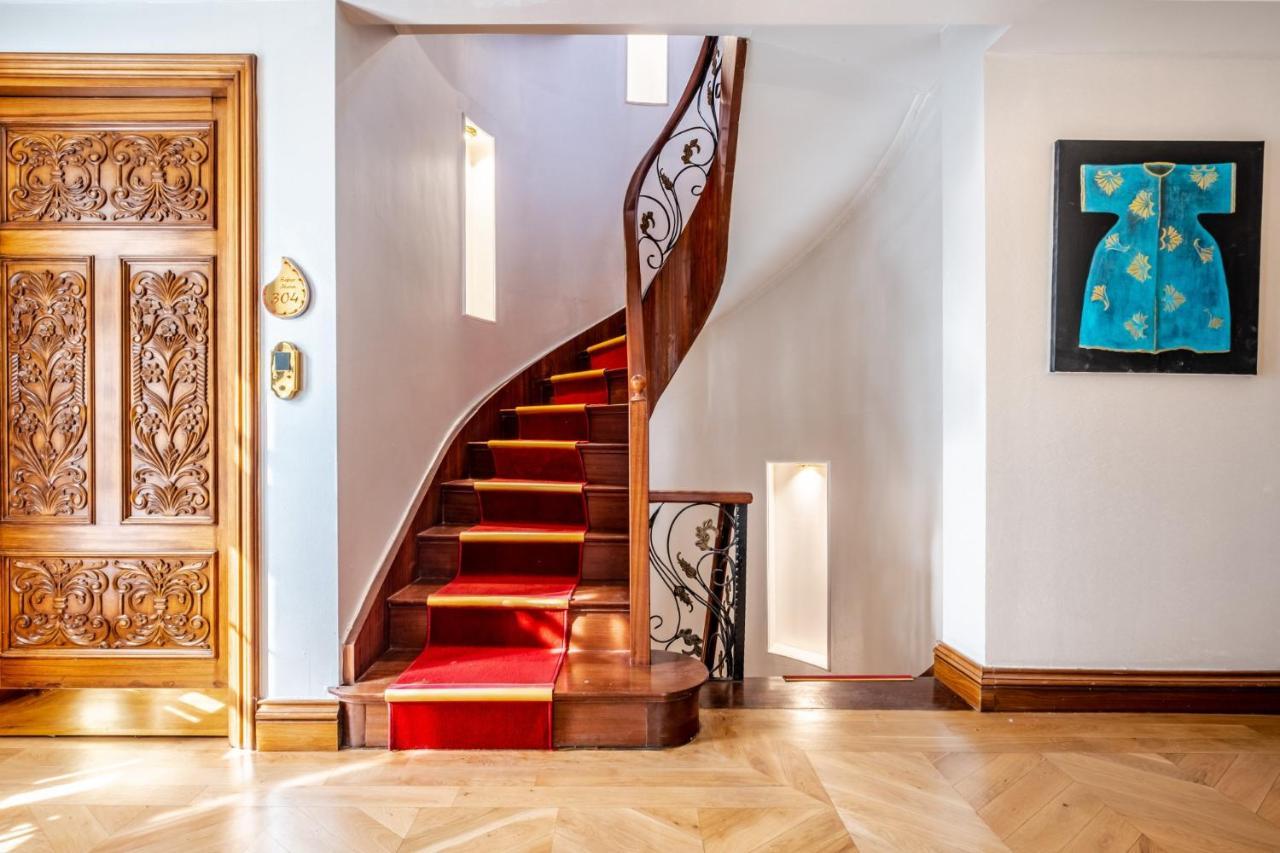 Exquisite In Historic Mansion In Beylerbeyi *
